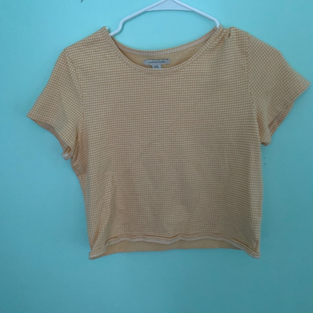 White and yellow tshirt
